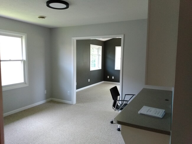 Spacious home office - 1718 N Salem Rd