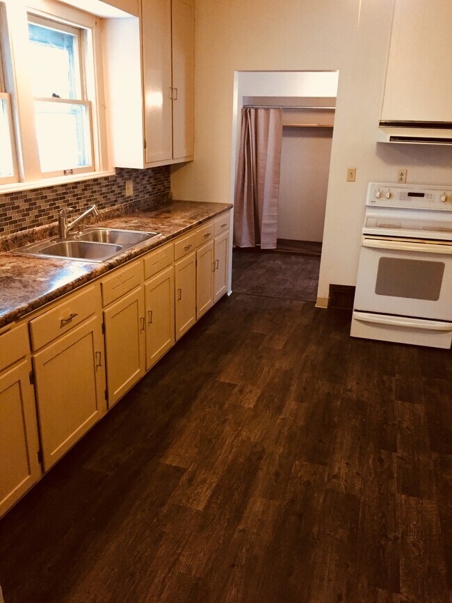 Large Kitchen w/ Stove and Refrigerator - 1015 Liberty Ave