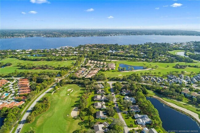 Foto del edificio - 2108 NW Greenbriar Ln