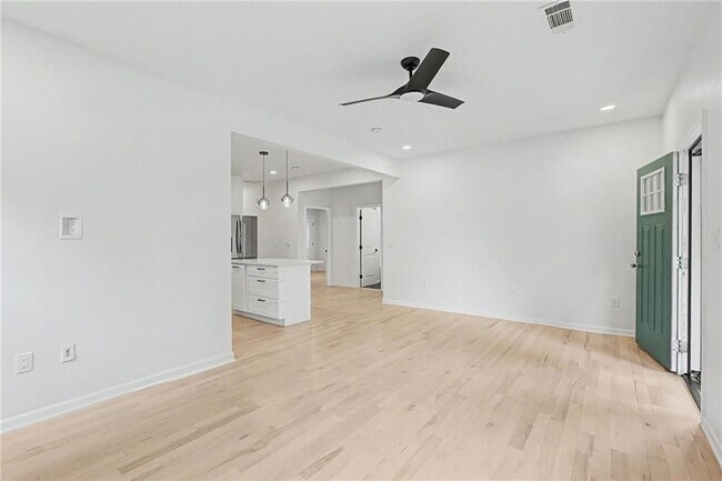 Building Photo - 827 Elbert St SW