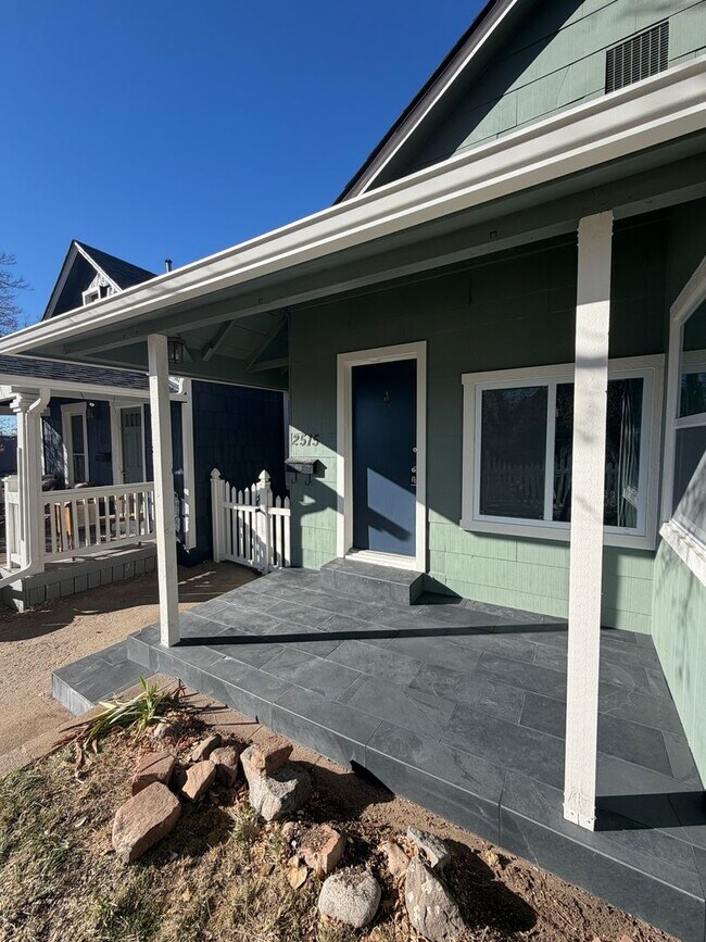 Foto del edificio - Fully Furnished Sloan's Lake 2 bedroom home