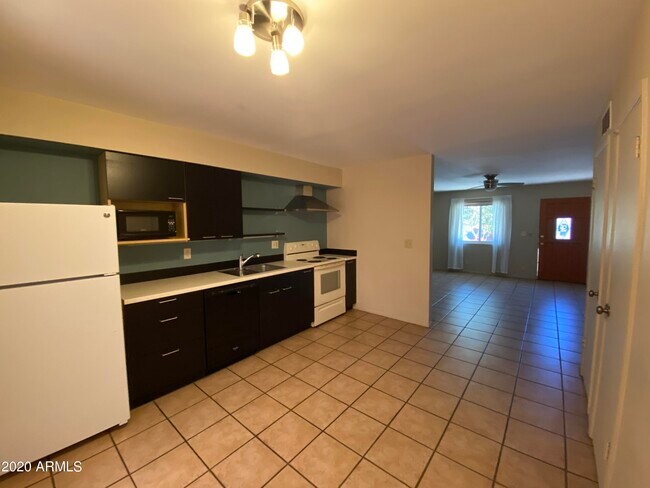 Foto del edificio - 1705 E 12th St