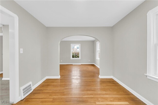 Foto del edificio - 16201 Walden Ave