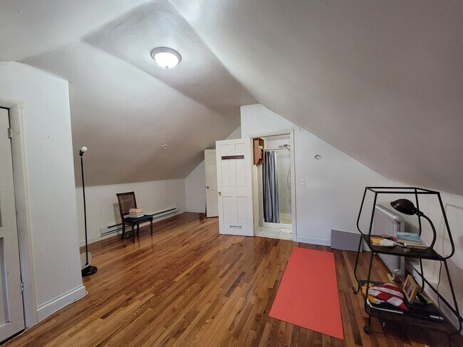 Building Photo - 11 Monponset St