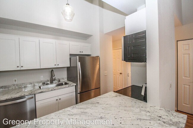 Building Photo - 9206 NE Juanita Dr