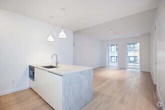 Building Photo - 15 W 61st St