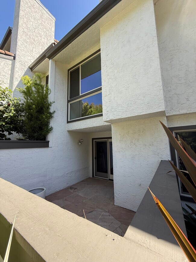 Foto del edificio - 17085 Palisades Cir