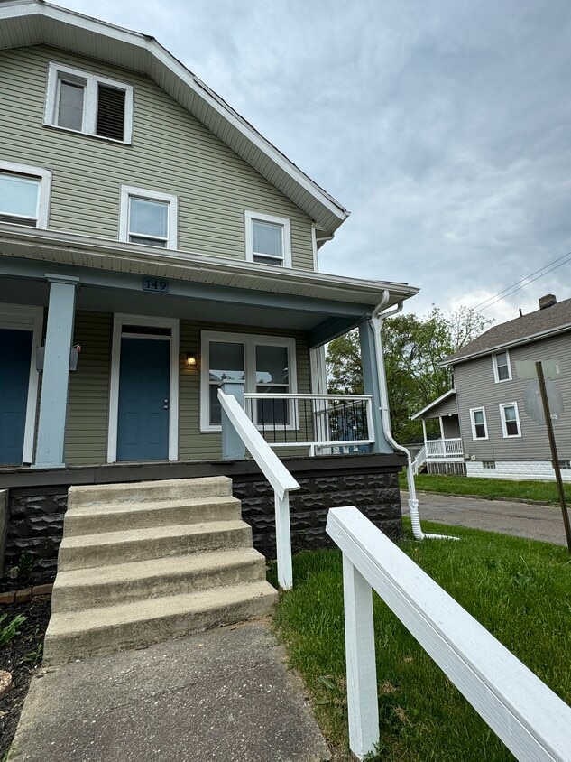Primary Photo - 149 E Woodrow Ave