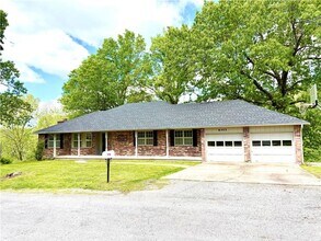 Building Photo - 8455 Par Ln
