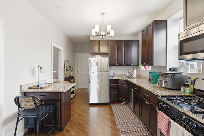 Foto del edificio - 2348 W Moffat St