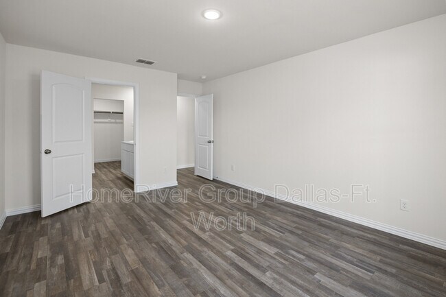 Building Photo - 112 N Creek Dr