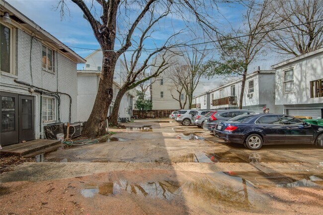 Foto del edificio - 1824 W Main St