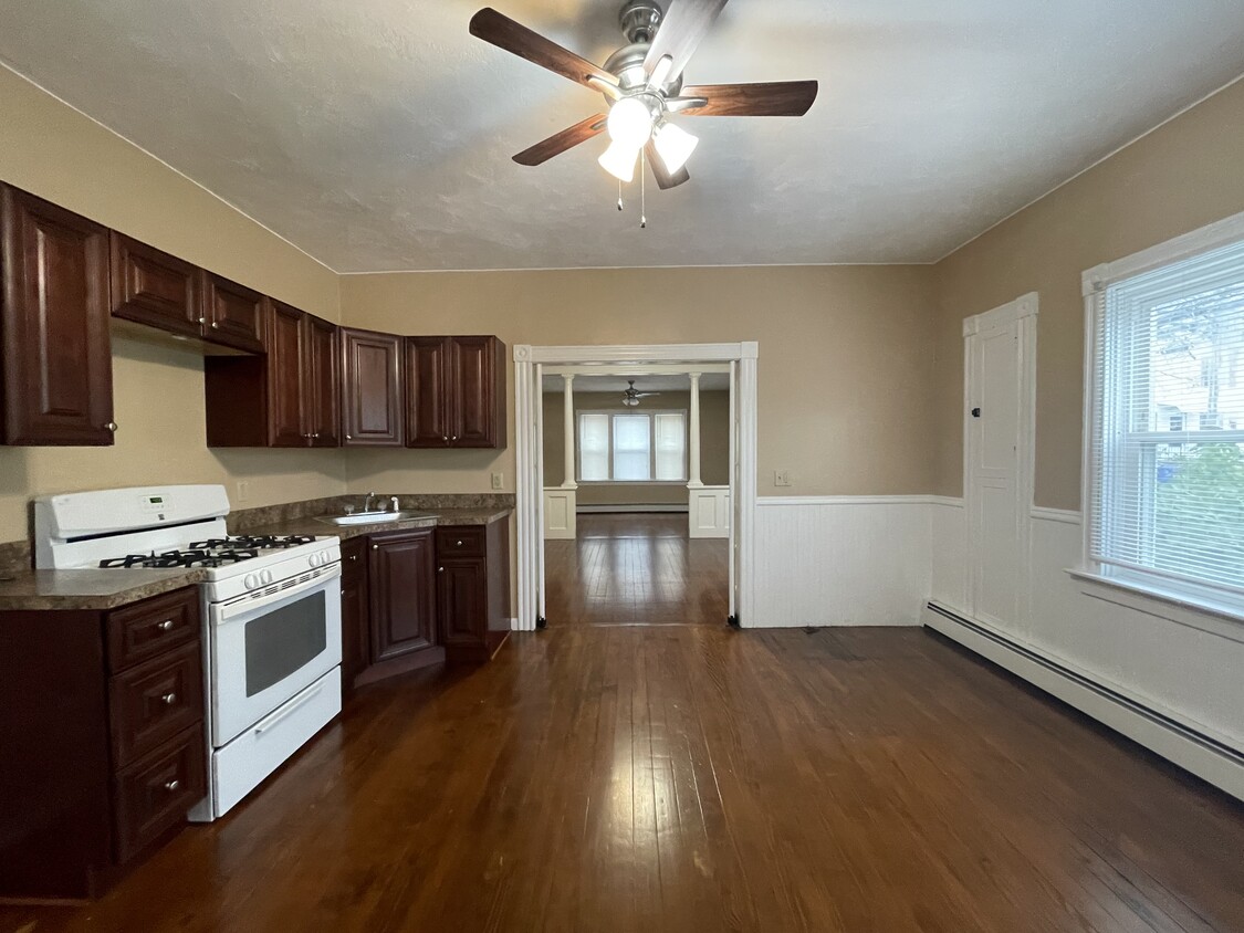 6 Chilton St Unit 1, Bristol, RI 02809 Apartments in Bristol, RI