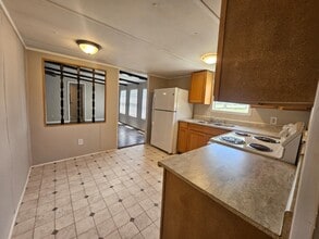 Building Photo - 2400 Oaklawn Blvd