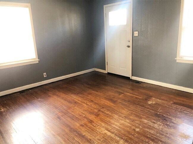 Building Photo - 765 - 767 Kickapoo