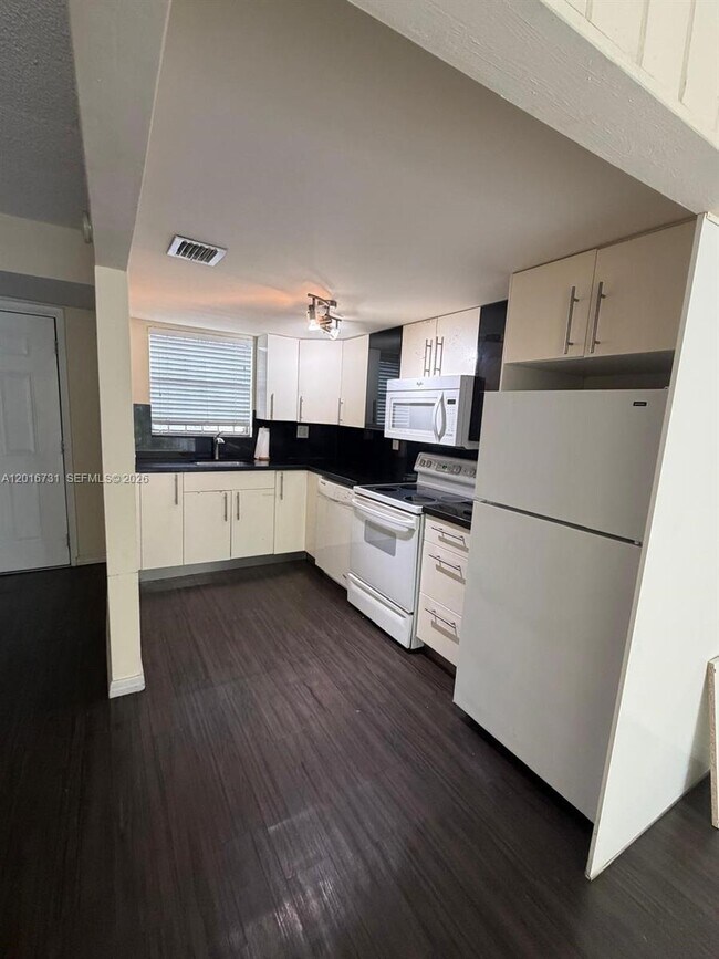 Foto del edificio - 30 NW 87th Ave