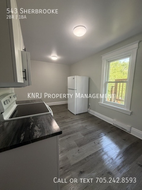 Building Photo - Three Large Two Bedroom Apartments for Rent