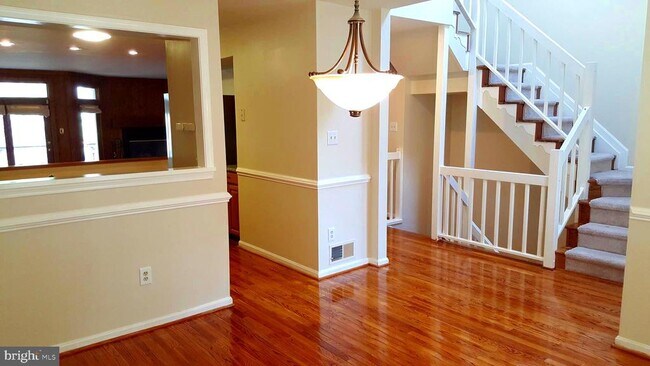 Building Photo - 4021 Lake Glen Rd