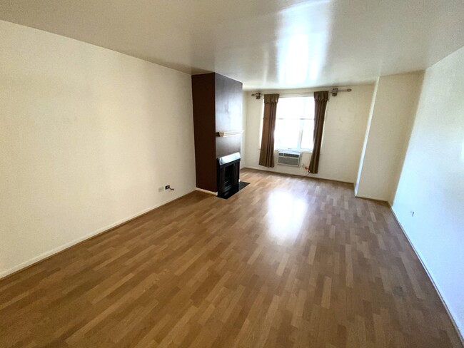 Foto del edificio - 435 W Oakdale Ave