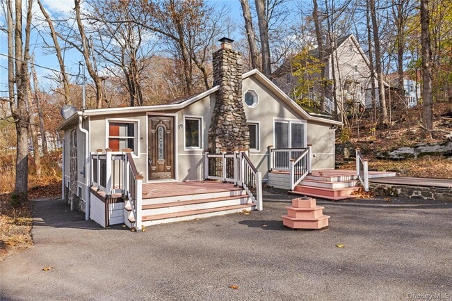 Building Photo - 9 Sylvan Trail