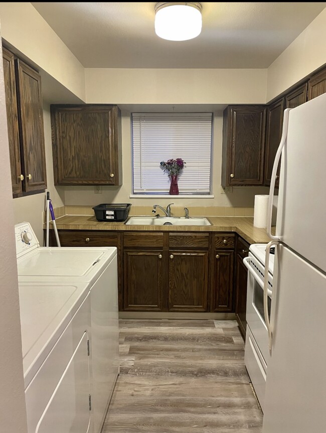 Foto del edificio - 3924 Devonshire Ln