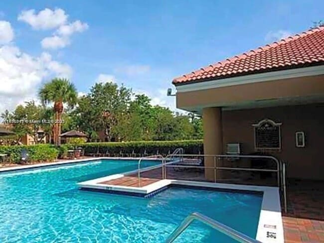 Foto del edificio - 2445 SW 18th Terrace