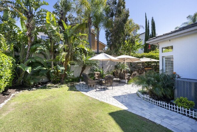 Foto del edificio - 8258 Birch Tree Ln