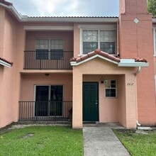 Building Photo - 2412 Belmont Ln