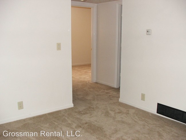 Building Photo - 702 Fairway Dr