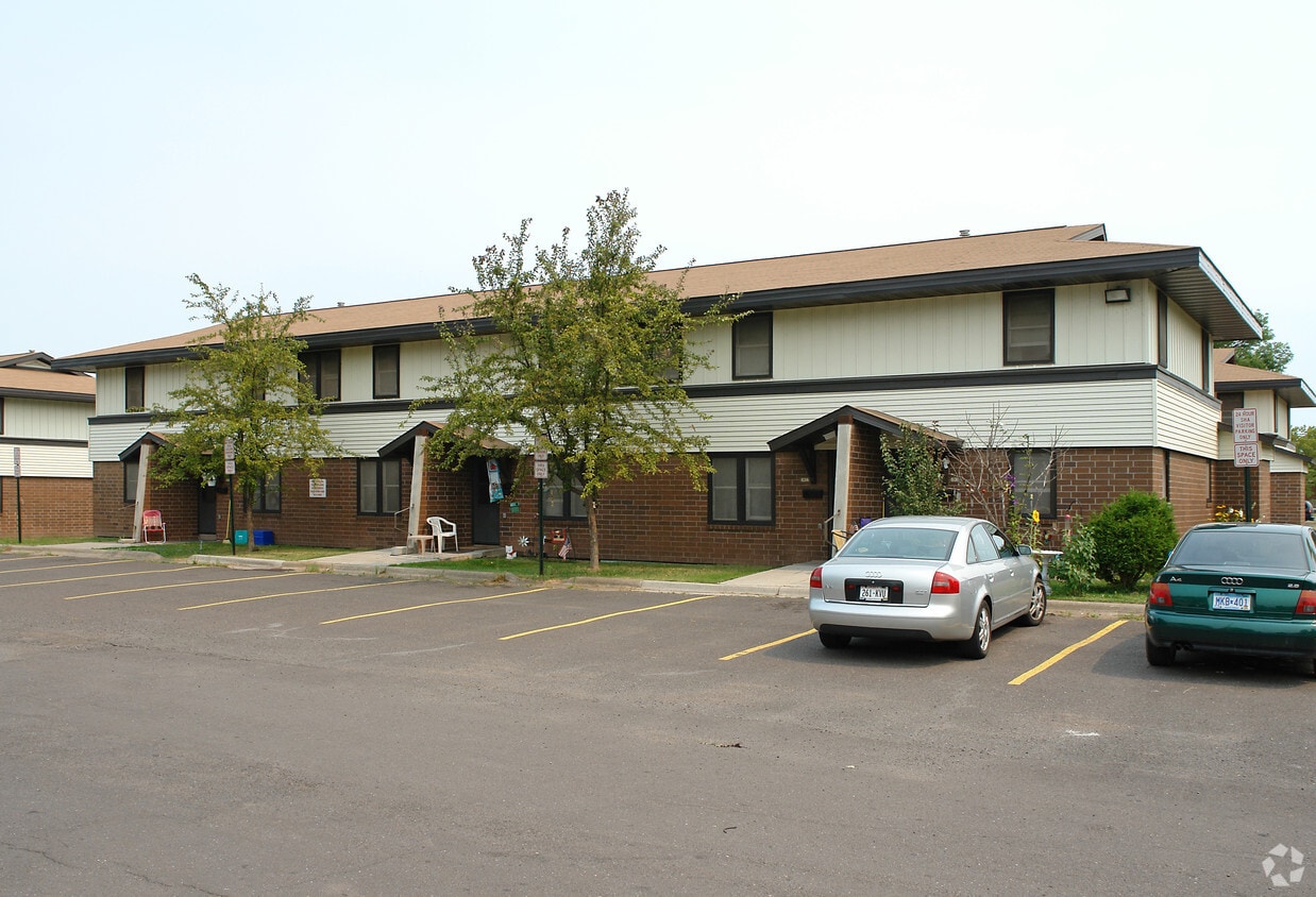 626636 Cumming Ave, Superior, WI 54880 Apartments in Superior, WI