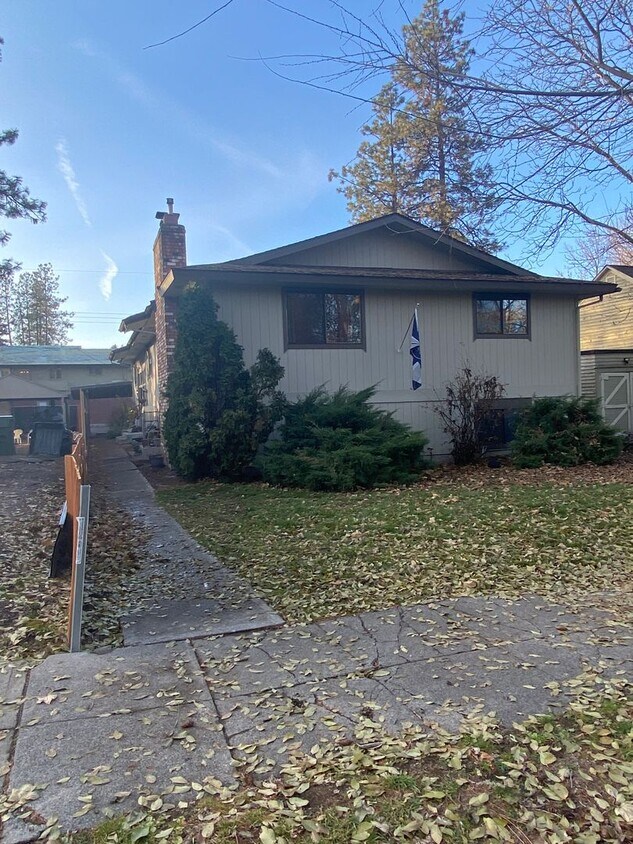 Primary Photo - 1506/1508/1510 Tacoma St. Tri-Plex