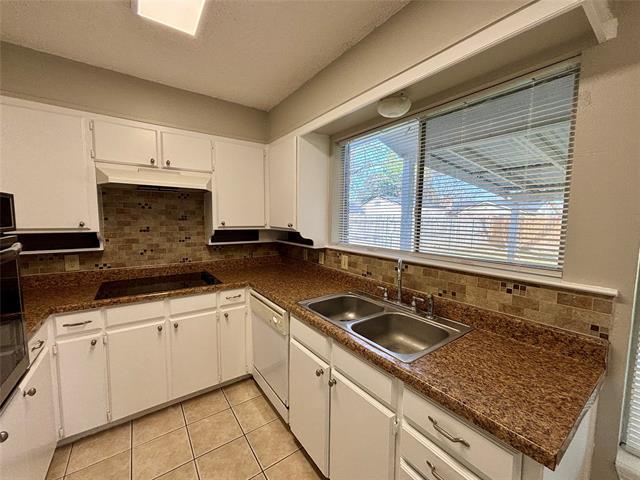 Building Photo - 337 Apache Trail