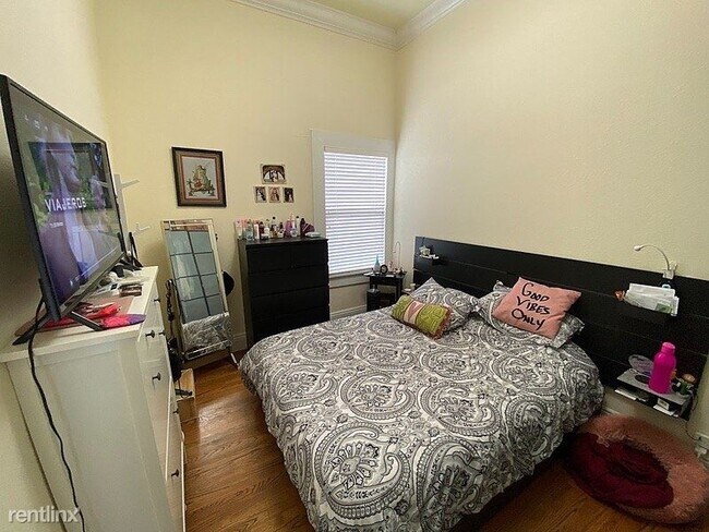 Building Photo - 2 br, 1 bath Apartment - 1969 Sutter Street 2