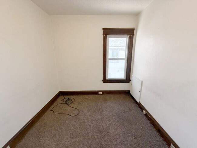 Foto del edificio - 4 BED 1 BATH SINGLE FAMILY HOME IN CLEVELAND!