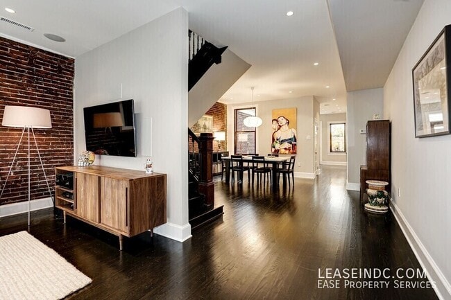 Photo - 1964 2nd St NW House