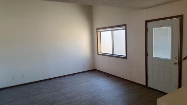 Building Photo - 2 bedroom in Billings MT 59102