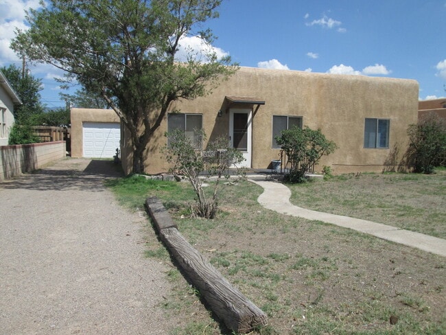 Building Photo - NEAR NORTH VALLEY PUEBLO 2/BD 1/BA 1/CG