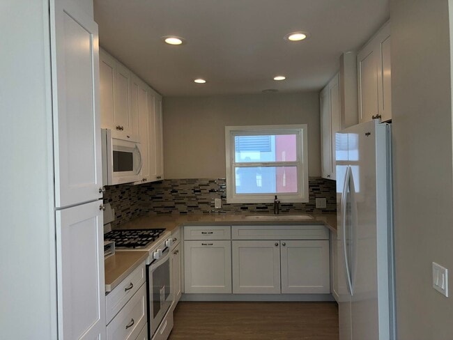 Building Photo - 1526 W Oceanfront