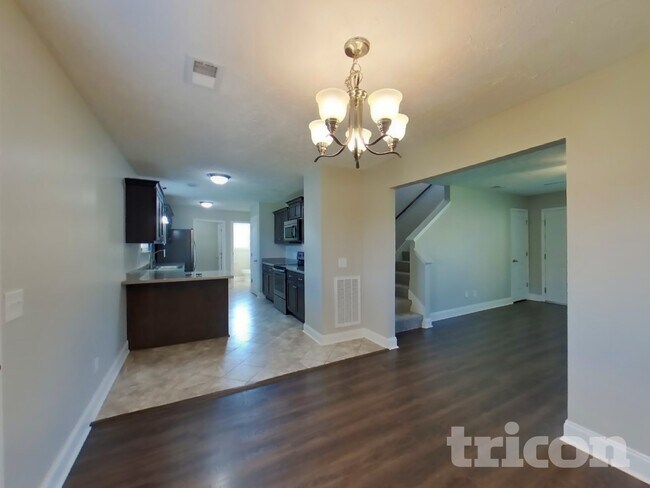 Building Photo - 642 Berry Cir