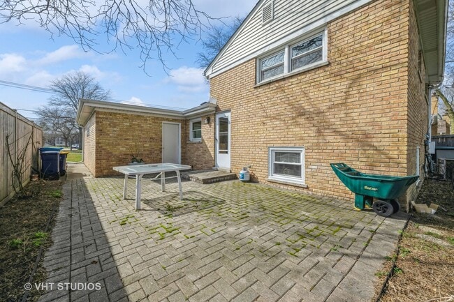 Building Photo - 565 Ridge Rd