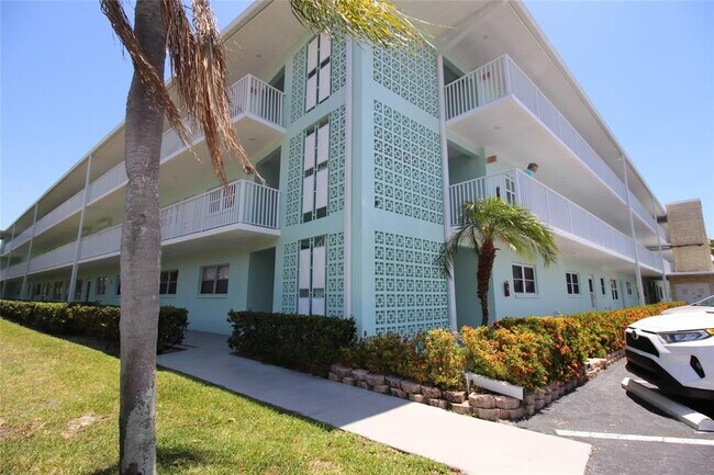 Foto del edificio - 1819 Shore Dr S