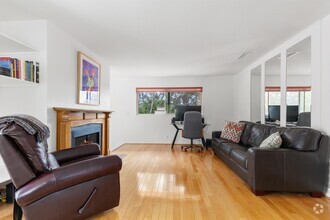 Building Photo - 3150 Avenida Topanga