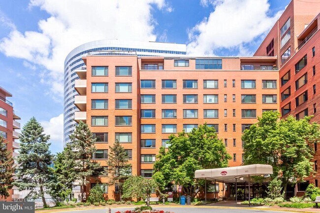 Foto del edificio - 1021 Arlington Blvd