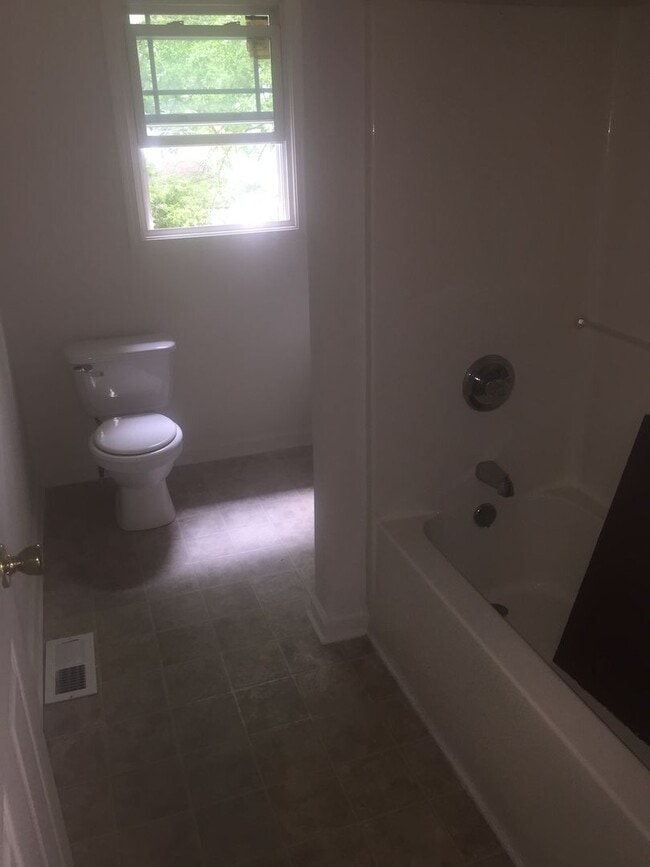 Foto del edificio - Cute @BR/1.5BA refinished Bungalow