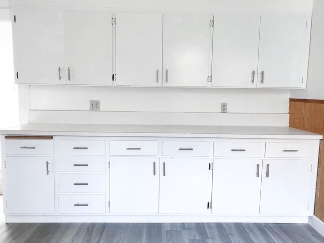 Kitchen - 124 Teddy Ave