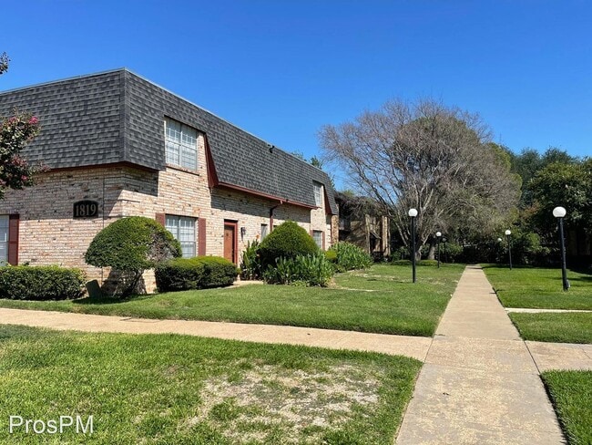 Building Photo - 2 br, 2 bath House - 1819 Grauwyler Rd #171