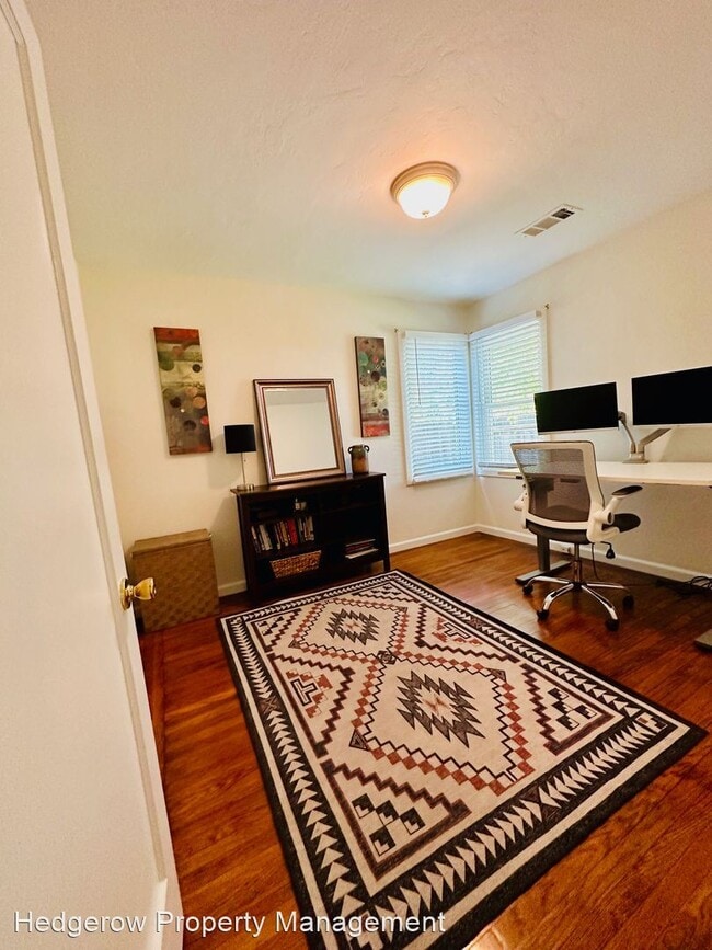 Building Photo - 2 br, 1 bath House - 238 S Montgomery
