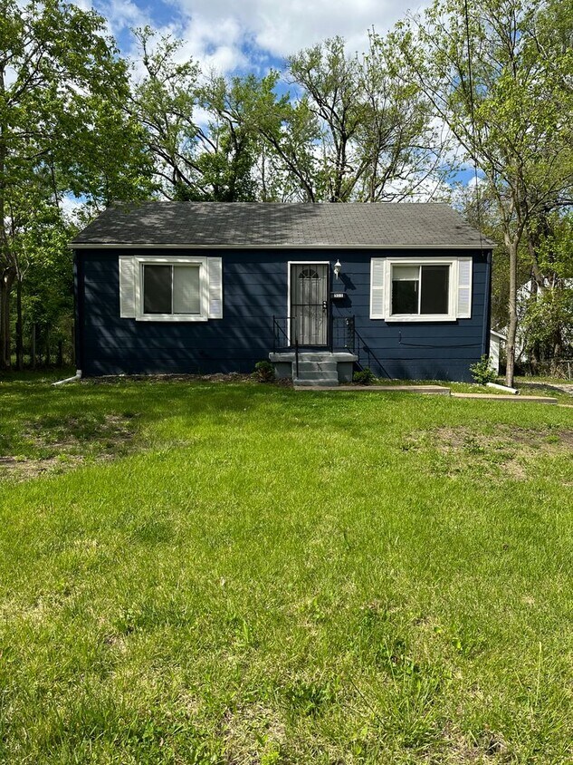 Foto principal - Two Bedroom One Bath with DISHWASHER Move ...