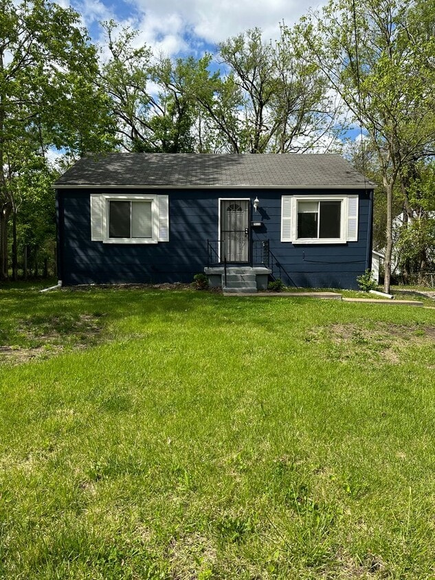 Primary Photo - Two Bedroom One Bath with DISHWASHER Move ...