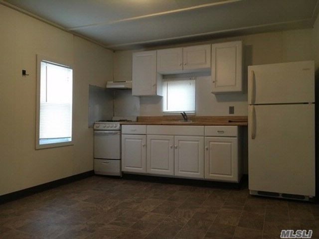 Primary Photo - 254 W Main St